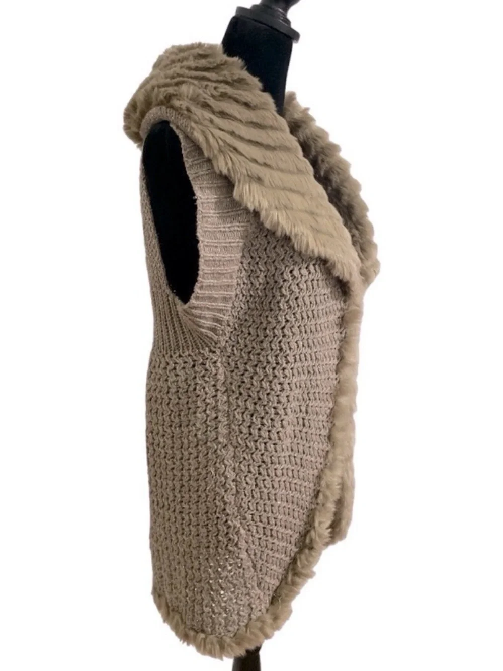Chico’s Size 1 Faux Fur Trim Sweater Vest Taupe Open Front Knit Cardigan